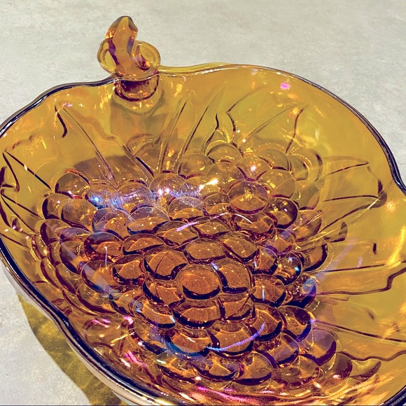 Carnival glass amber grape bowl - Picture 4 of 8